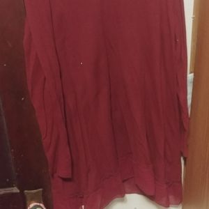 Long sleeved decorated loose blouse.